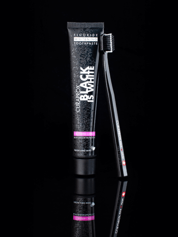 Alternative view of ชุดยาสีฟัน Black is White ผสม Activated Charcoal (ขนาด 90 มล.) และแปรงสีฟัน Black is White 1 ด้าม