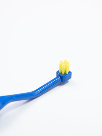 Alternative view of CURAPROX CS 708 implant | ortho แปรงสีฟันสำหรับฟันปลอม จัดฟัน