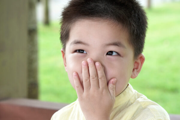 ทำอย่างไรเมื่อลูกน้อยมีกลิ่นปาก